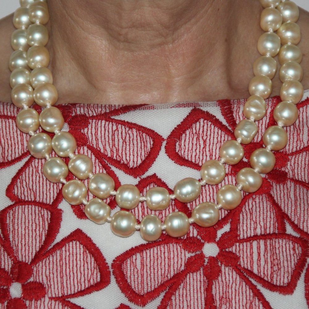 VTG Necklace Freshwater Pearl Glass Hand Knotted Strand Costume Jewelry 19" Drop